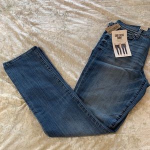 NWT DKNY Mid Rise Skinny Classic 5 Pocket Jeans